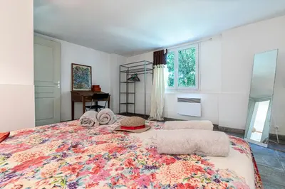a bedroom with a large bed with towels on it at Casa Bavitoli RDC - Avec jardin in Cauro