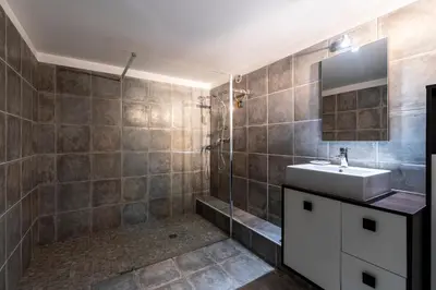 a bathroom with a sink and a mirror at Casa Bavitoli RDC - Avec jardin in Cauro