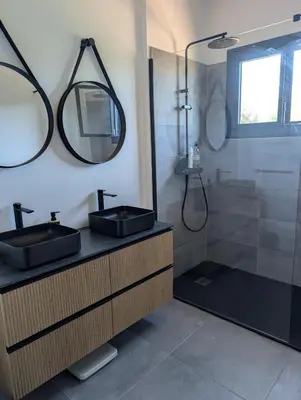 a bathroom with two sinks and a shower at Andemu Pianottoli Caldarello in Pianottoli-Caldarello