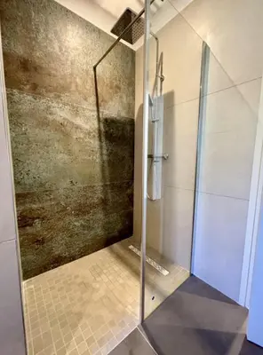 a shower with a glass door in a bathroom at Villa neuve pinarello avec piscine privée, plage à 450m in Zonza