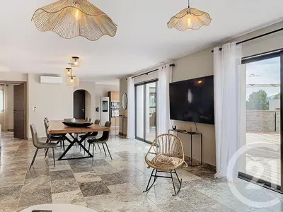a dining room with a table and chairs at Villa de standing, proche des plages et au calme in Lecci