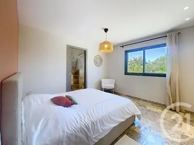 a bedroom with a white bed and a window at Villa de standing, proche des plages et au calme in Lecci