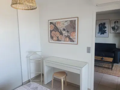 a white desk with a chair in a room at 1vue,1 lieu, Des vacances in Pietrosella