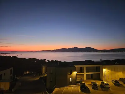 a view of the ocean at sunset from a building at 1vue,1 lieu, Des vacances in Pietrosella