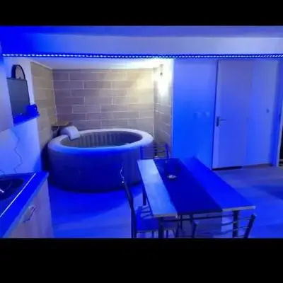 Bas de villa à 100 M de la plage