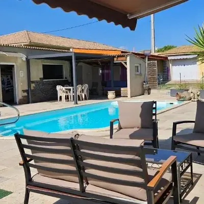 Bed and kitchen with pool