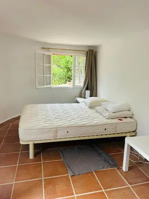 a bed in a room with a window at Porticcio, Villa Terra di Sole in Grosseto-Prugna