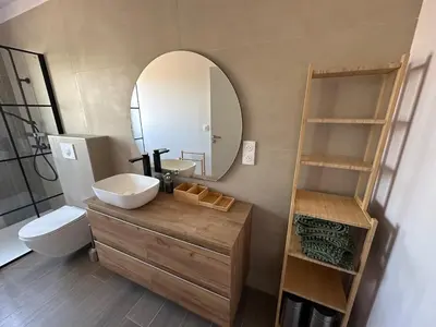 a bathroom with a sink and a mirror at U Mandriolu in Prunelli-di-Fiumorbo