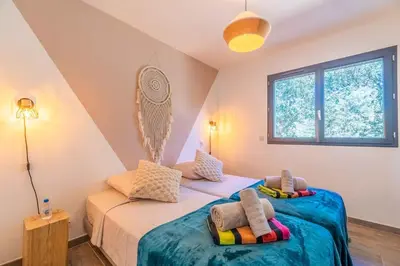 two twin beds in a room with a window at Villa Casa Pietranera in Porto-Vecchio