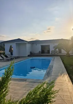 a swimming pool in the backyard of a house at Logement indépendant avec piscine privée in Penta-di-Casinca