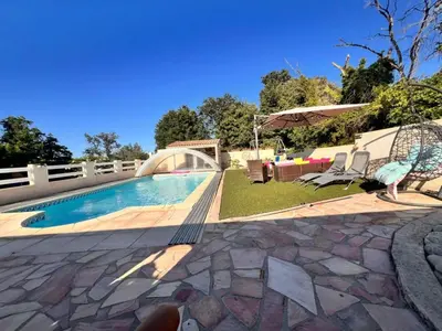 a house with a swimming pool and a yard at Maison de vacances en Corse in Prunelli-di-Fiumorbo