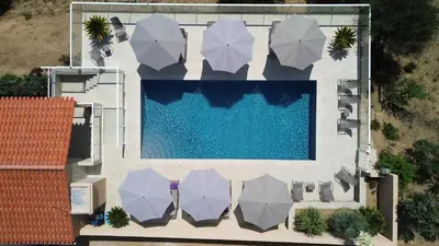 an overhead view of a swimming pool with umbrellas at Résidence Roc e Mare in Tiuccia