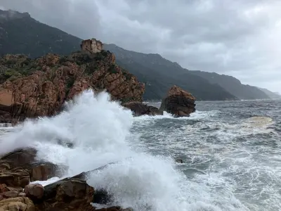 a body of water with waves crashing on the rocks at Grand T2 duplex, terrasse et jardin in Porto Ota