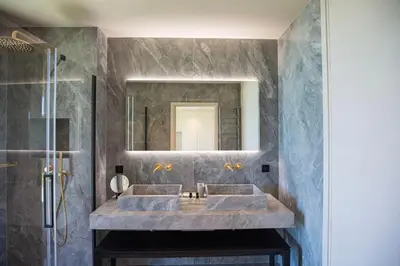 a bathroom with a sink and a mirror at Villa Lucia Di Arinella in Pinarellu