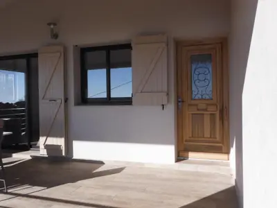 a door and a window in a building at Entre mer et montagne Villa Cartalavonu in Porto-Vecchio