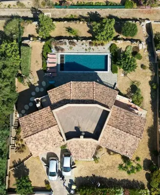 an overhead view of a yard with a swimming pool at Villa de Charme avec Piscine et vue Mer en Corse du Sud in Propriano