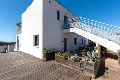 two beds with white sheets in a room at Marylanca - PORTICCIO - double terrasse - Wifi - Clim - Parking Privé in Grosseto-Prugna