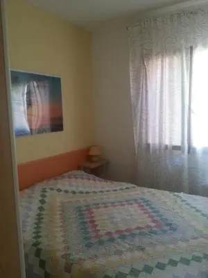 a bedroom with a bed with a quilt on it at un oasi nel verde in Vaccili