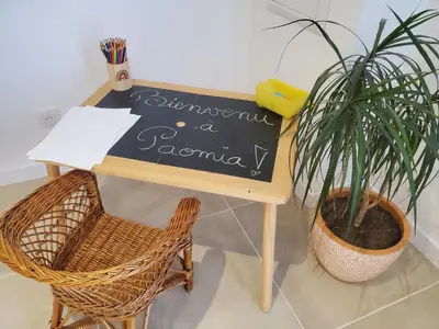 a desk with a sign and a potted plant at location Appartement Cargèse in Cargèse