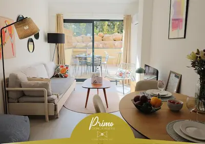 a living room with a couch and a table at Filori - T2 avec piscine chauffée et plage privée in Pianottoli-Caldarello