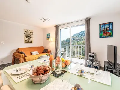 a living room with a table with a bowl of fruit on it at Maison entre mer et montagne in Santa-Reparata-di-Moriani