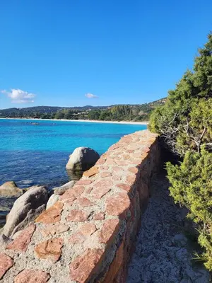 a brick wall next to a body of water at Casa Gioia Maisonette à Sotta in Sotta