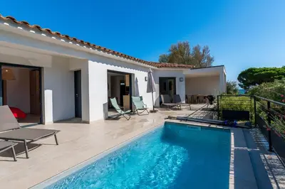 a villa with a swimming pool next to a house at Villa U Veniqui 1 - Piscine privée in Conca