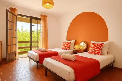 two beds in a room with a window at Villa Caline, 4 chambres, lotissement calme et proche mer in Lucciana