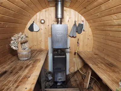 a woman getting a massage on her stomach at Cabane Sauna & Jacuzzi Hiver in Vaccili