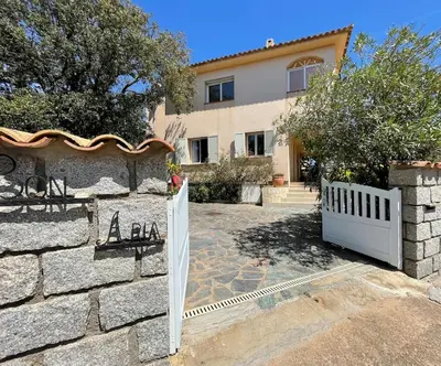 a white fence in front of a house at Maison Bon Aria familiale vue mer 5 min plages in Porto-Vecchio