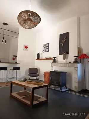 a living room with a coffee table and a fireplace at La maison du bonheur in Ville-di-Paraso