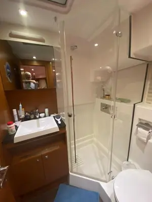 a bathroom with a shower and a sink at luxueux bateau à quai in Sari Solenzara