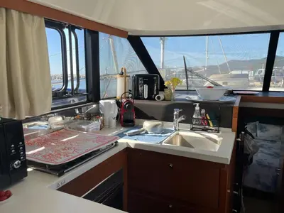 a kitchen with a sink and a view of a boat at luxueux bateau à quai in Sari Solenzara