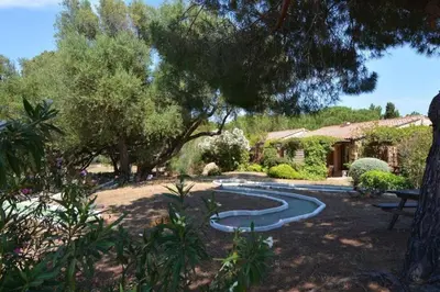 a garden with a pond in the middle of a yard at Appartement 225 in Serra-di-Ferro