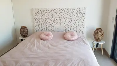 two pink pillows on a bed in a bedroom at Appartement T3 Porticcio résidence les Jardins de Livia in Albitreccia