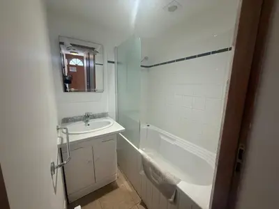 a white bathroom with a sink and a bath tub at Mini-villa 4 personnes - Soléa 82 - vue nature in Serra-di-Ferro