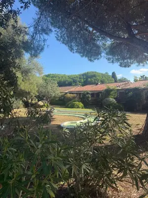 a garden with a house in the background at Mini-villa 4 personnes - Soléa 82 - vue nature in Serra-di-Ferro