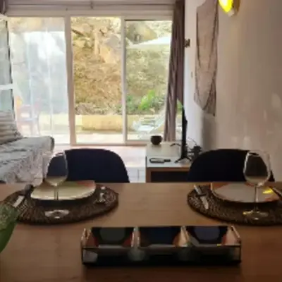 Agréable F2 avec clim & wifi dans résidence piscine mer à pied