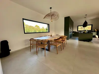 a dining room with a wooden table and chairs at Casa Jean Baptiste in Lecci