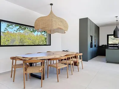 a dining room with a wooden table and chairs at Casa Jean Baptiste in Lecci