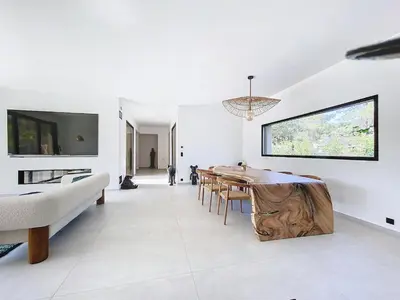 a living room with a wooden table and a couch at Casa Jean Baptiste in Lecci