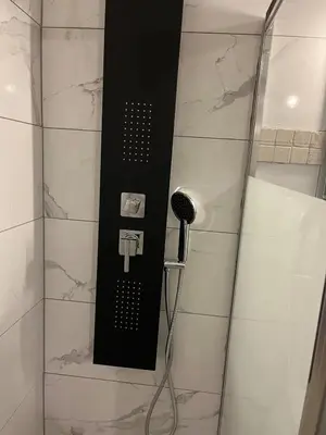 a shower with a black and white tile at Appartement cosy à Propriano, 45 m², terrasse in Propriano