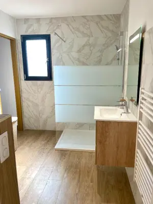 a bathroom with a sink and a mirror at Villa avec piscine privée in Venzolasca