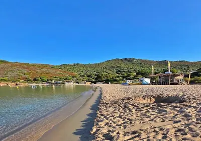 a sandy beach with water and mountains in the background at T3 neuf avec terrasse panoramique de 35m2 - Vue mer exceptionnelle in Villanova