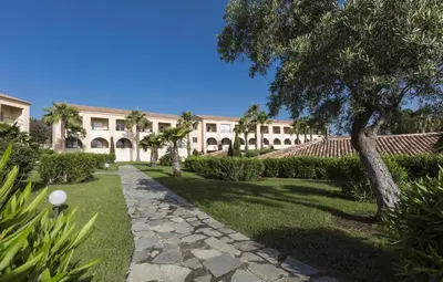 a walkway in front of a building with a tree at Apartment T2 - 200 m from the sea in Linguizzetta