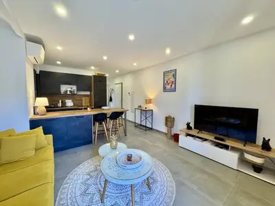 a living room with a couch and a table at Magnifique T3 tout confort in Propriano