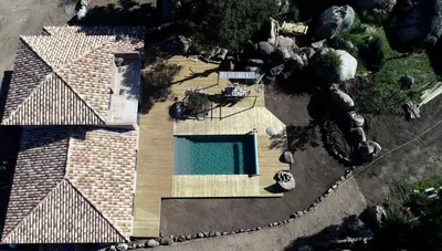 an aerial view of a house with a swimming pool at Villa avec Piscine in Pianottoli-Caldarello