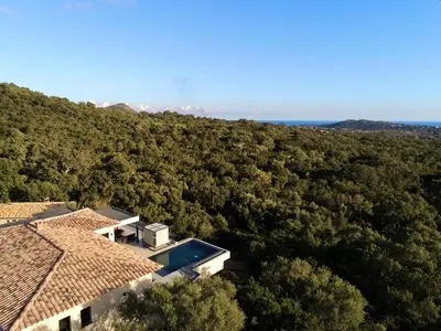 an aerial view of a house in the middle of a forest at Villa neuve d'exception 6ch SPA Piscine in Conca