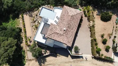 an overhead view of a house with a roof at Villa neuve d'exception 6ch SPA Piscine in Conca