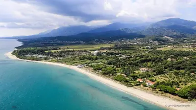 an aerial view of a beach and the ocean at Mini villa Corse in Santa-Maria-Poggio